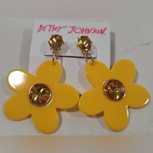 BETSEY JOHNSON Easter Spring-Themed Yellow Daisy Flower Floral Earrings NEW NWT